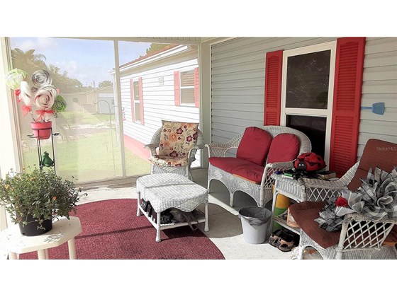 Screen Porch - Manufactured Home for sale at 1413 Schult Ct, Tavares, FL 32778 - MLS Number is G5045004