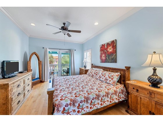 Master Bedroom on 3rd Level - Single Family Home for sale at 4003 5th Ave, Holmes Beach, FL 34217 - MLS Number is A4514159