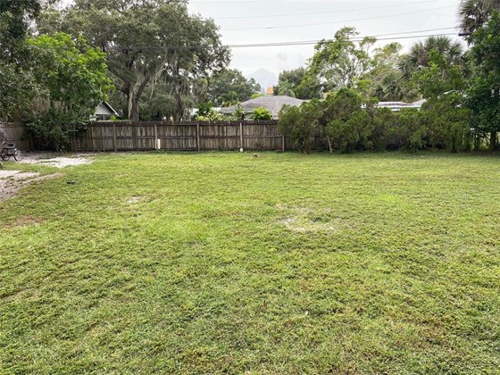 Over 1/4 acre - Single Family Home for sale at 440 S Lime Ave, Sarasota, FL 34237 - MLS Number is A4514383