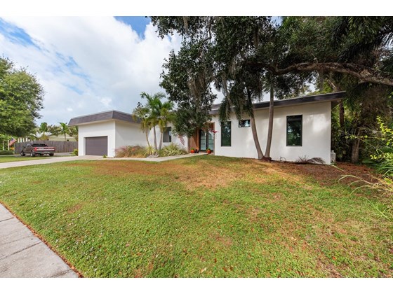 Single Family Home for sale at 1899 Vamo Way, Sarasota, FL 34231 - MLS Number is A4515367