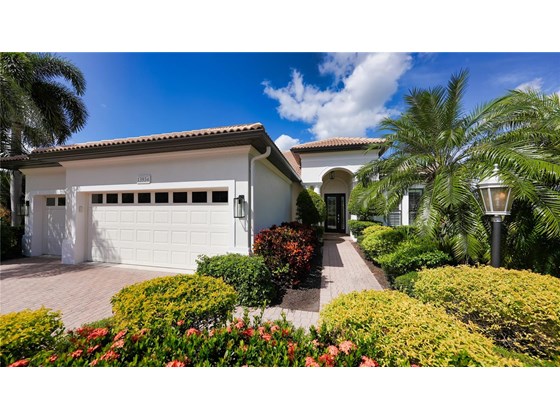 Single Family Home for sale at 13934 Siena Loop, Lakewood Ranch, FL 34202 - MLS Number is A4516020