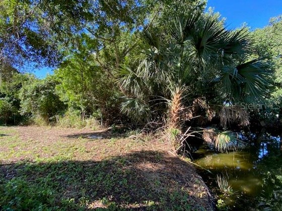 East side of lot - Vacant Land for sale at 901 Oxford Dr, Englewood, FL 34223 - MLS Number is A4516952
