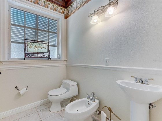 Toilet room with bidet - Single Family Home for sale at 5227 Siesta Cove Dr, Sarasota, FL 34242 - MLS Number is A4519271