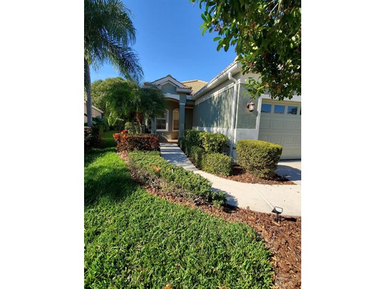 Single Family Home for sale at 7311 Birds Eye Ter, Bradenton, FL 34203 - MLS Number is A4521103