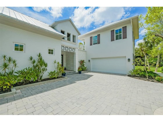 Single Family Home for sale at 1460 Rebecca Ln, Sarasota, FL 34231 - MLS Number is N6115705